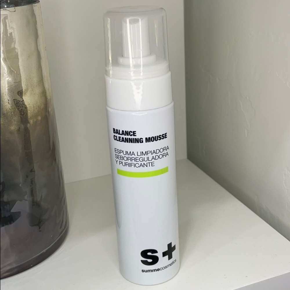 Cleansing Mousse with sebum-regulator